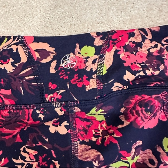 Gaiam Women's Om Breathe Capri Yoga Leggings Pink & Green Floral Print sz Small - Picture 7 of 8